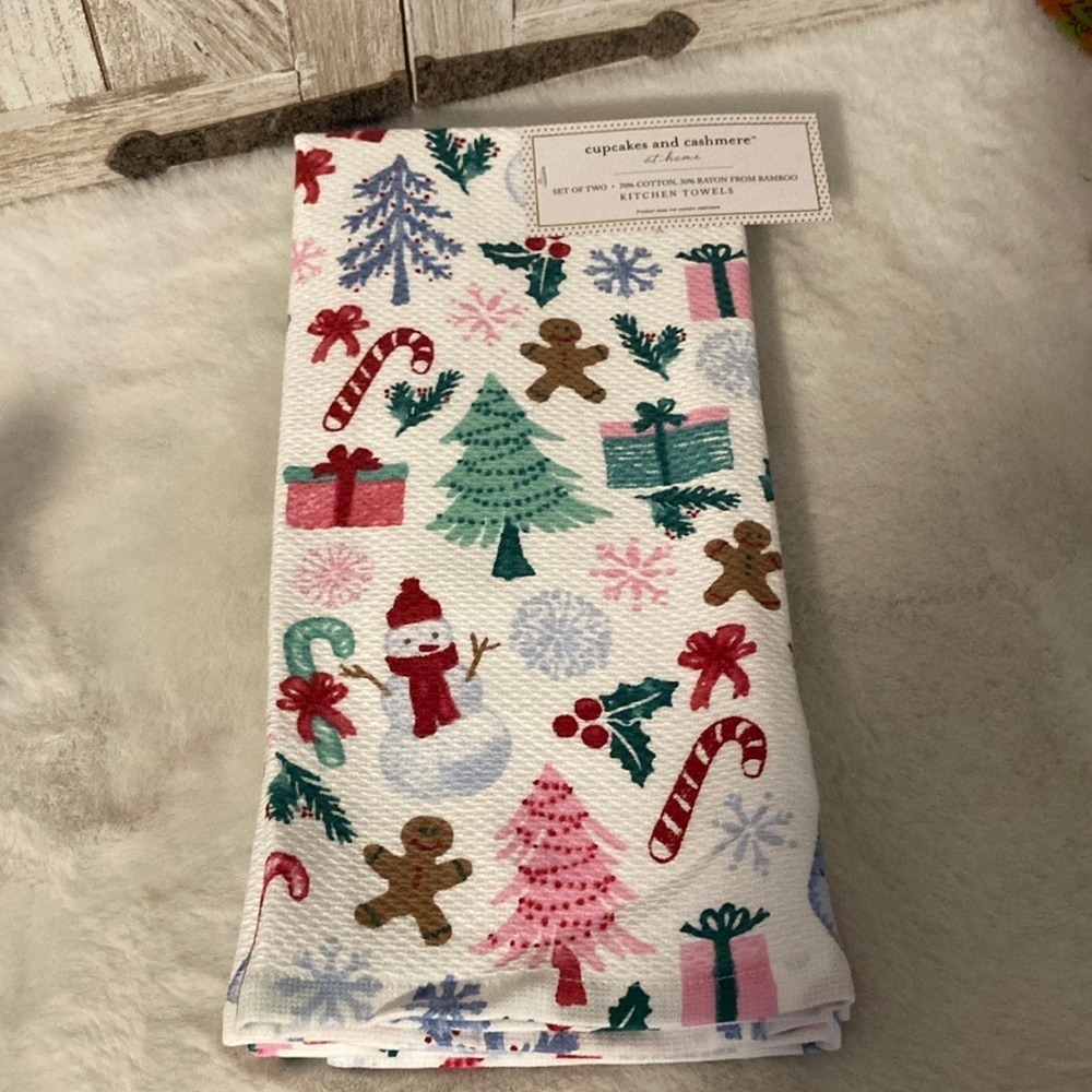Cupcake and Cashmere Holiday Kitchen Towels